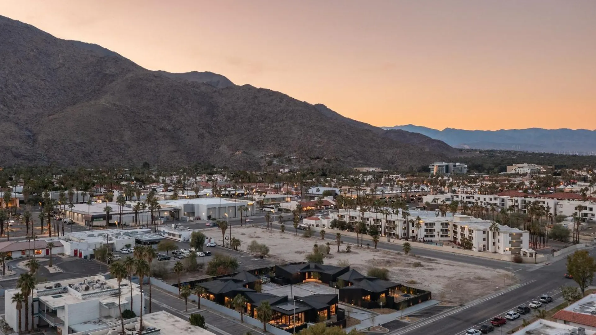 Blackhaus Full Buyout By Avantstay 16-Room Hotel Palm Springs