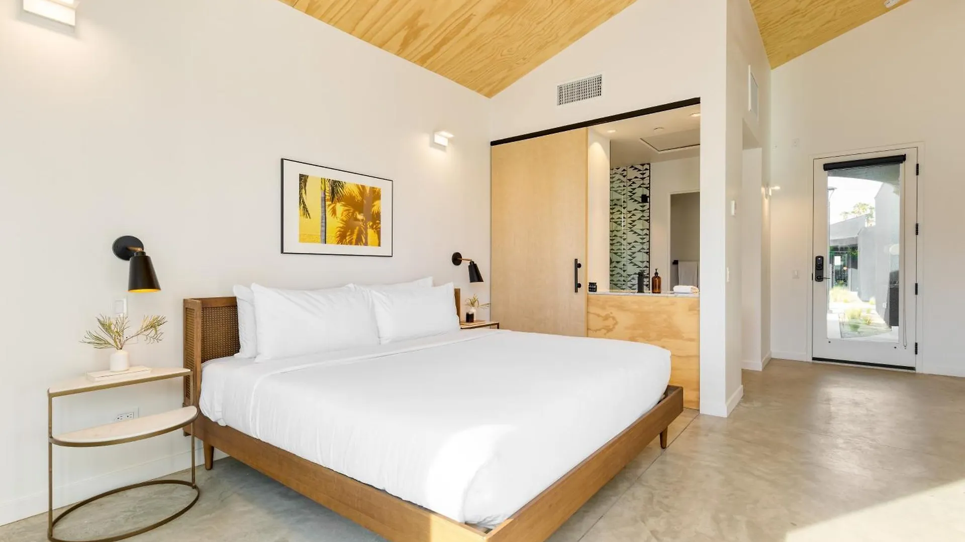 Blackhaus Full Buyout By Avantstay 16-Room Hotel Palm Springs