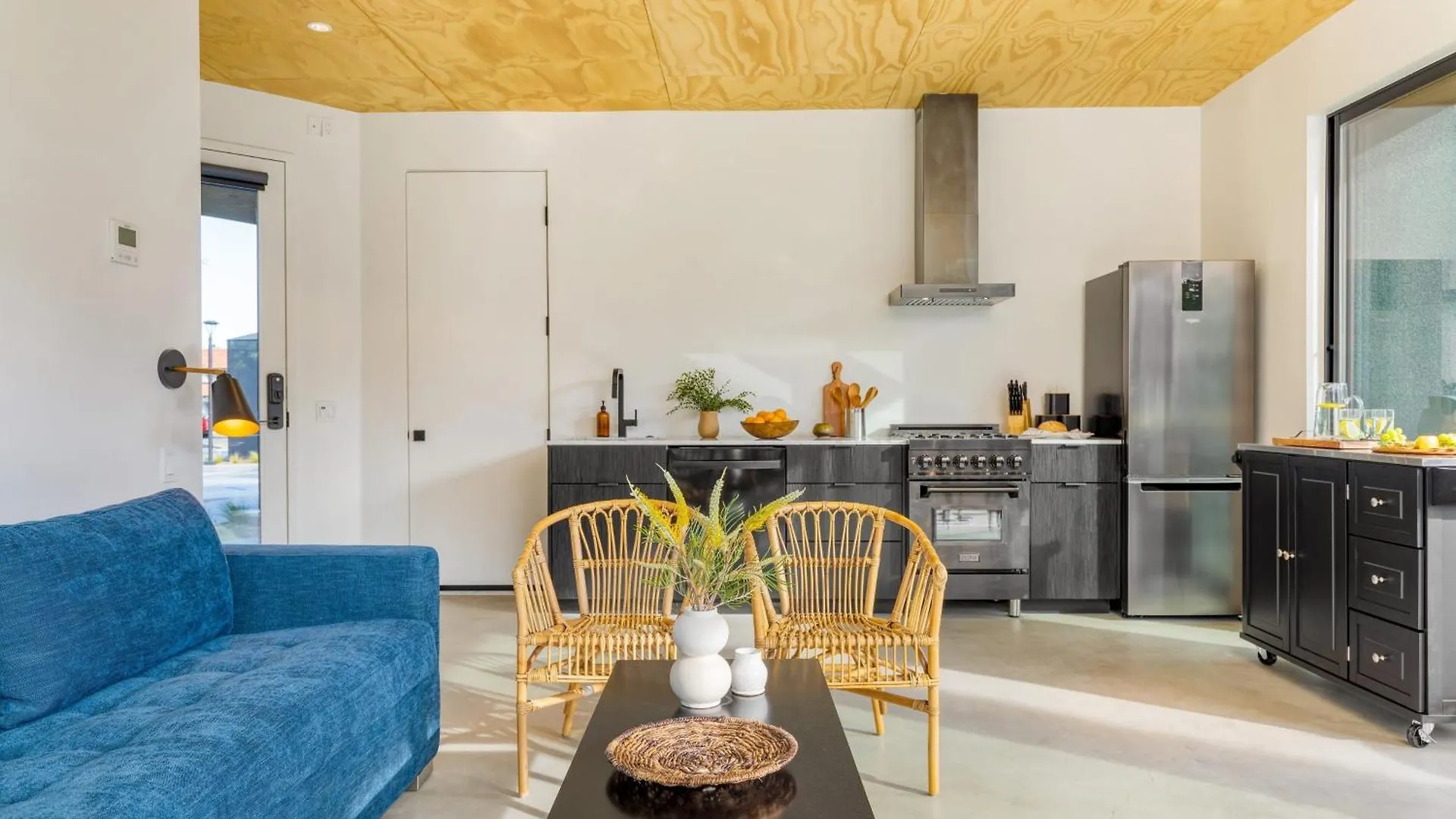 Blackhaus Full Buyout By Avantstay 16-Room Hotel Palm Springs