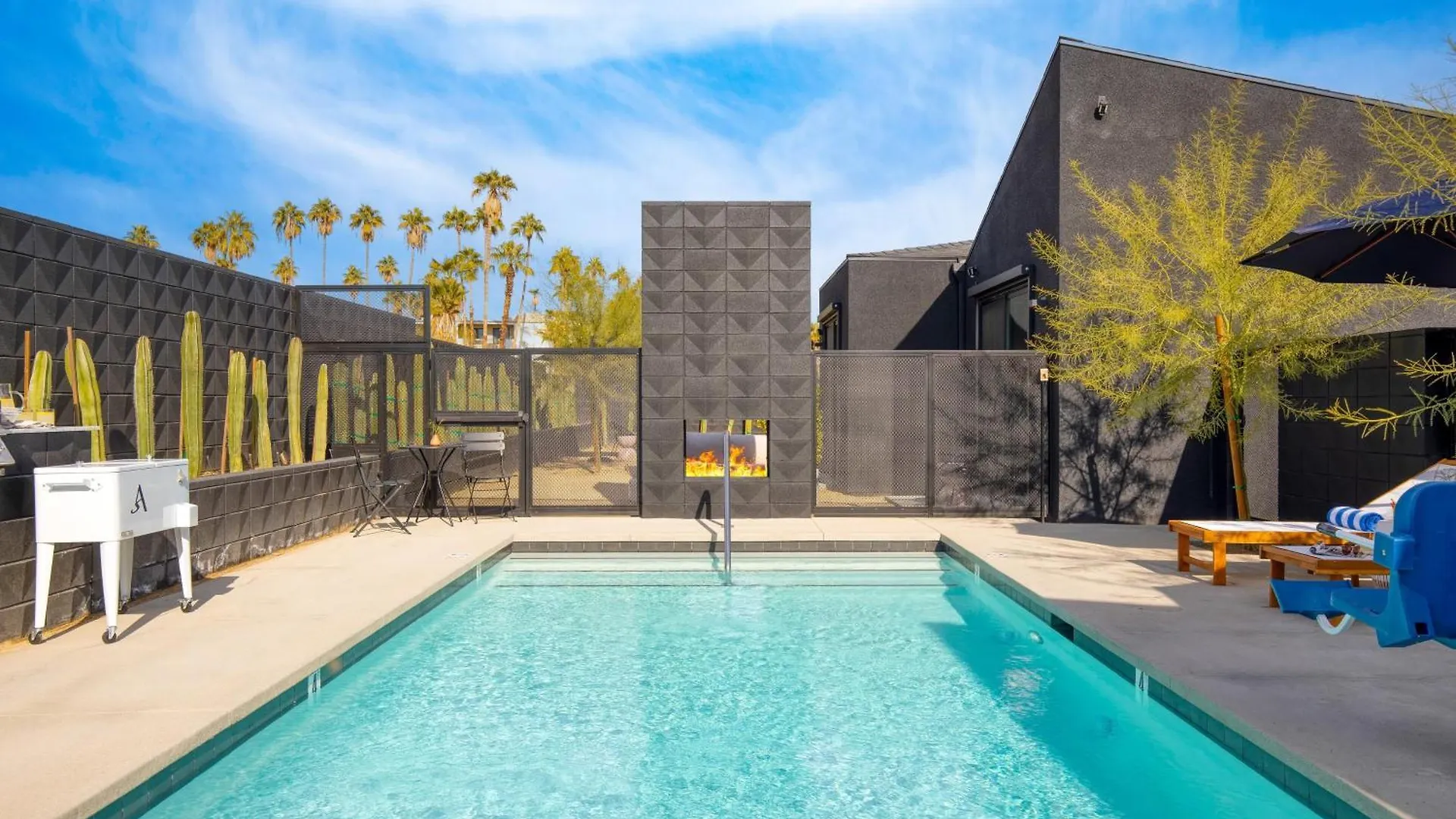 Blackhaus Full Buyout By Avantstay 16-Room Hotel Palm Springs
