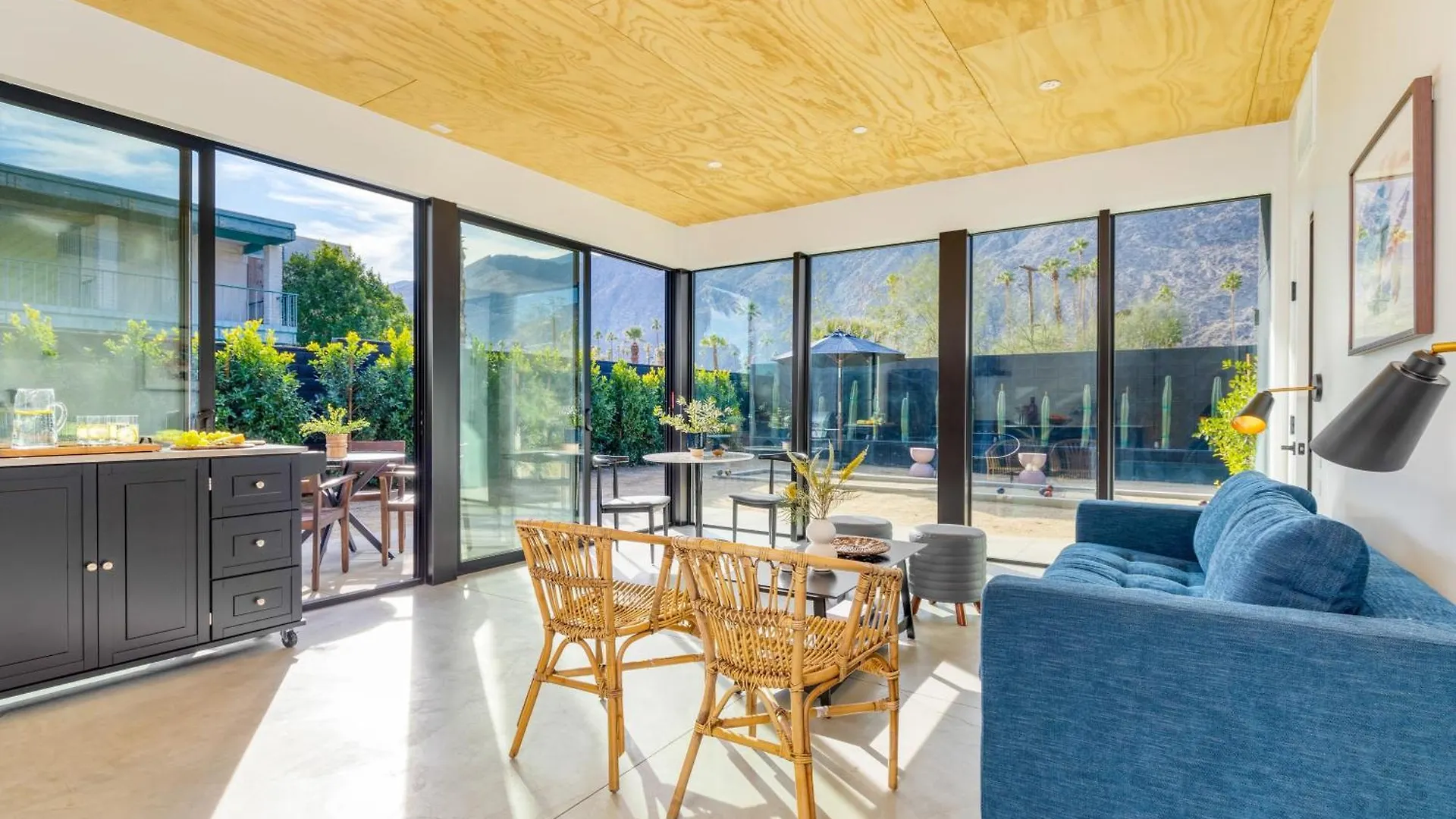 Blackhaus Full Buyout By Avantstay 16-Room Hotel Palm Springs