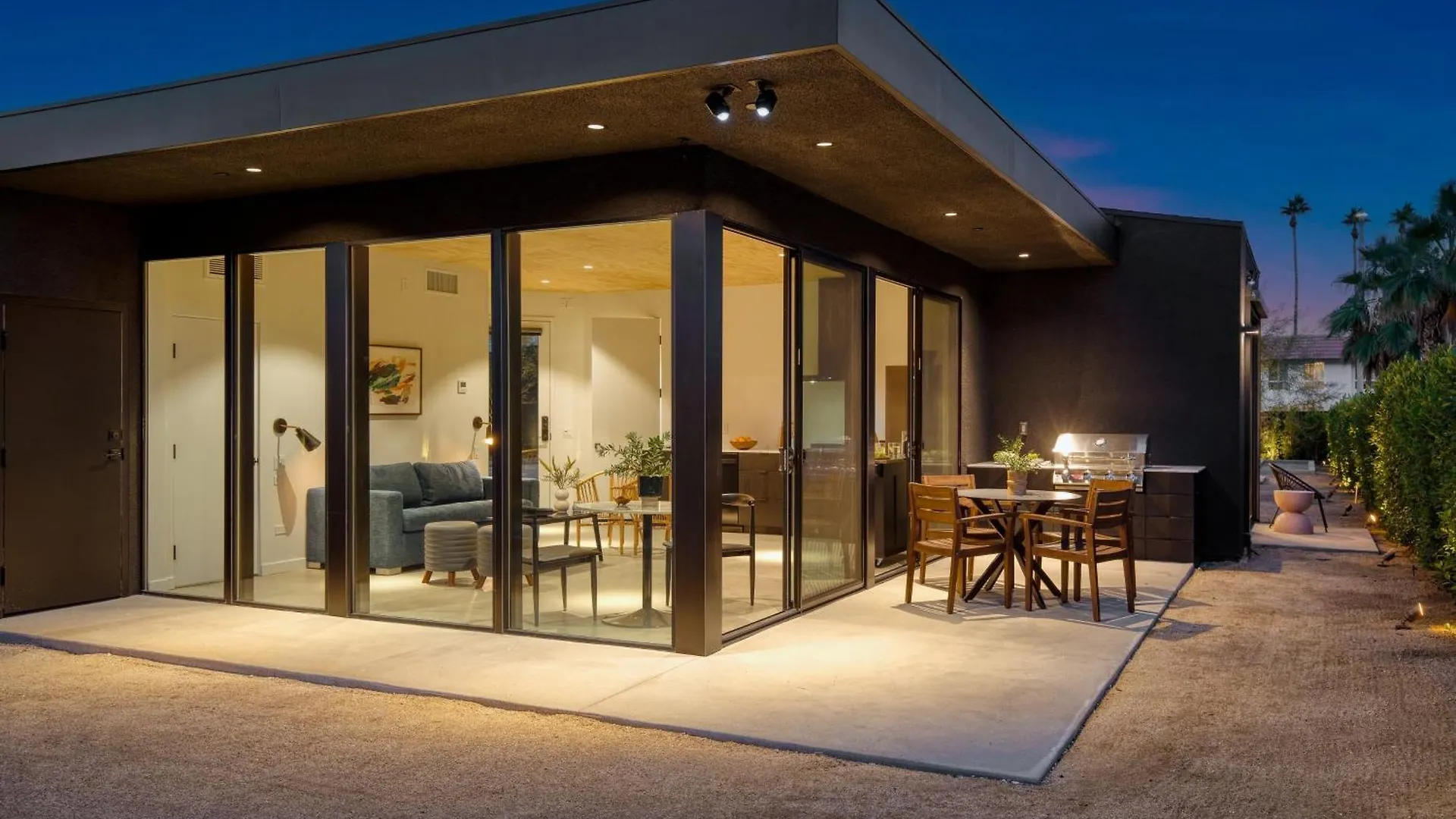 Blackhaus Full Buyout By Avantstay 16-Room Hotel Palm Springs