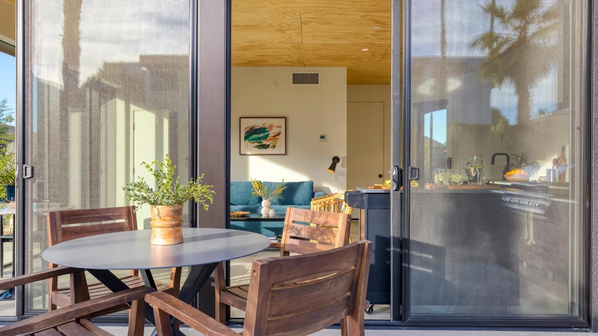 Blackhaus Full Buyout By Avantstay 16-Room Hotel Palm Springs