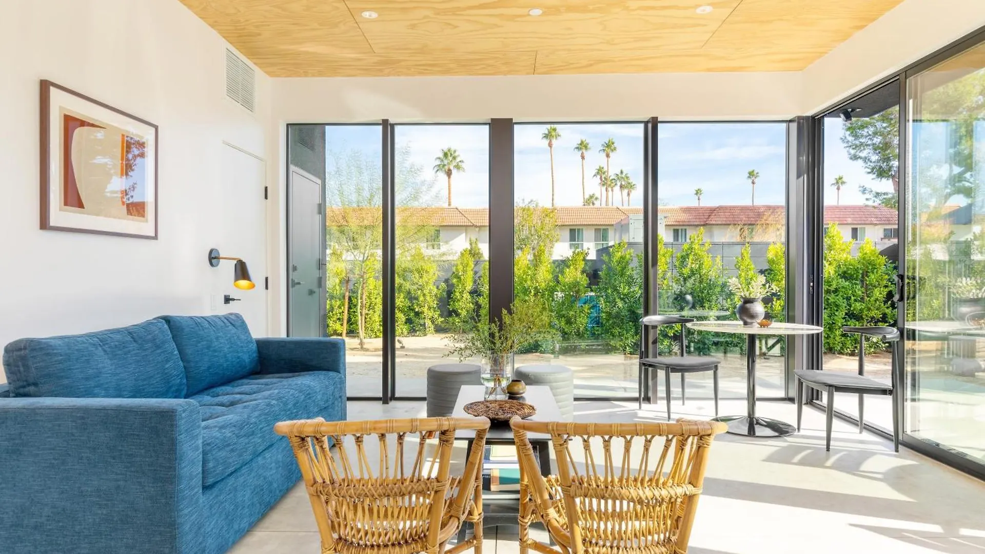 Blackhaus Full Buyout By Avantstay 16-Room Hotel Palm Springs