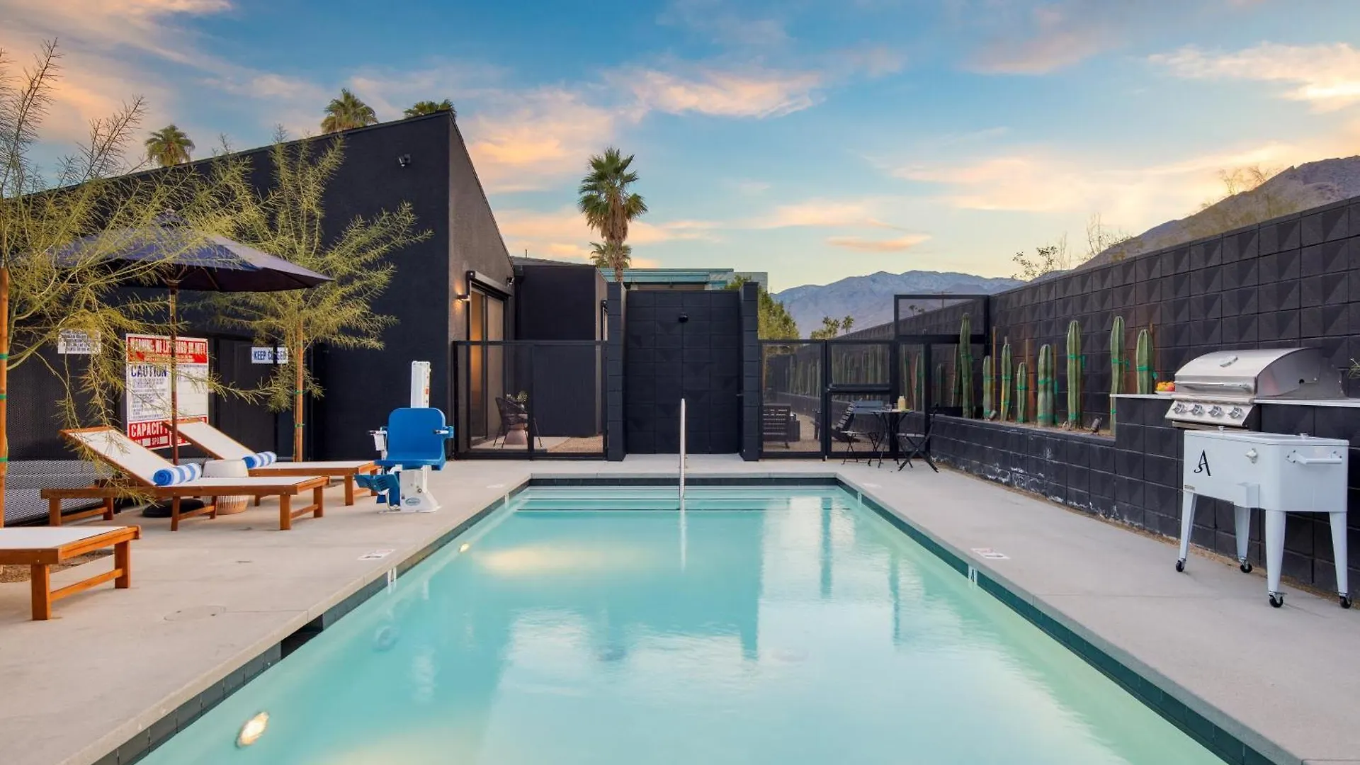 Blackhaus Full Buyout By Avantstay 16-Room Hotel Palm Springs 0*,  United States