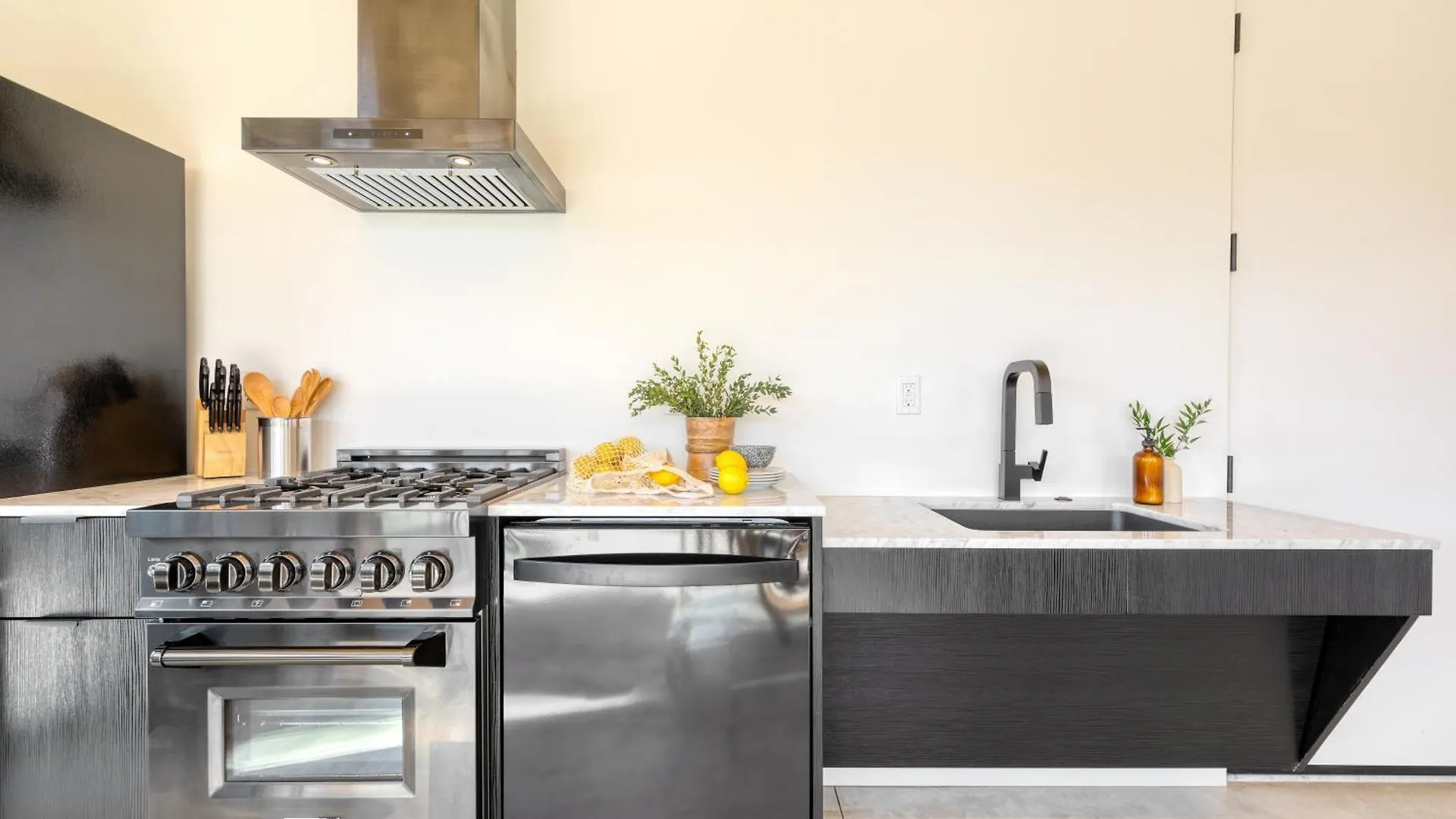 Blackhaus Full Buyout By Avantstay 16-Room Hotel Palm Springs United States
