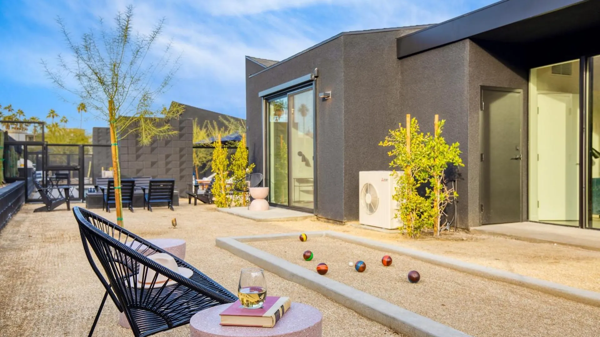 Blackhaus Full Buyout By Avantstay 16-Room Hotel Palm Springs